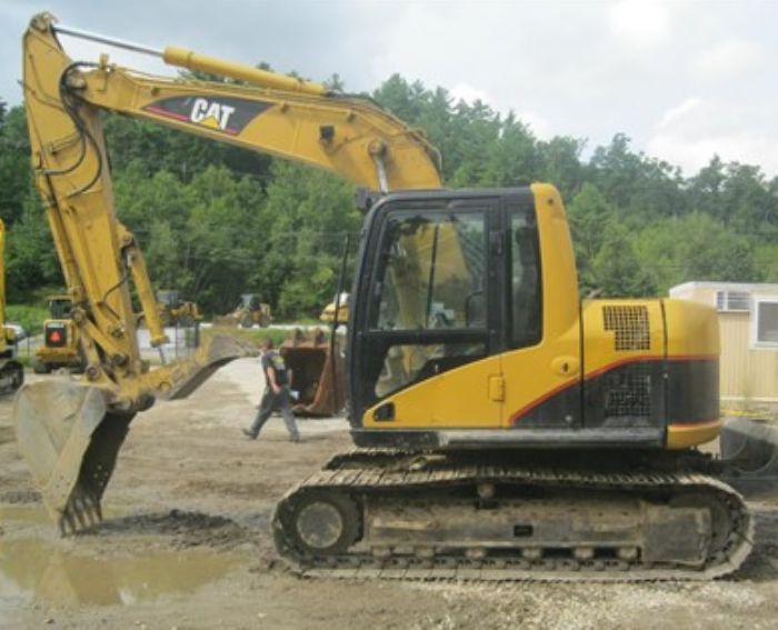 MINI-EXCAVADORA CATERPILLAR 305 A 311